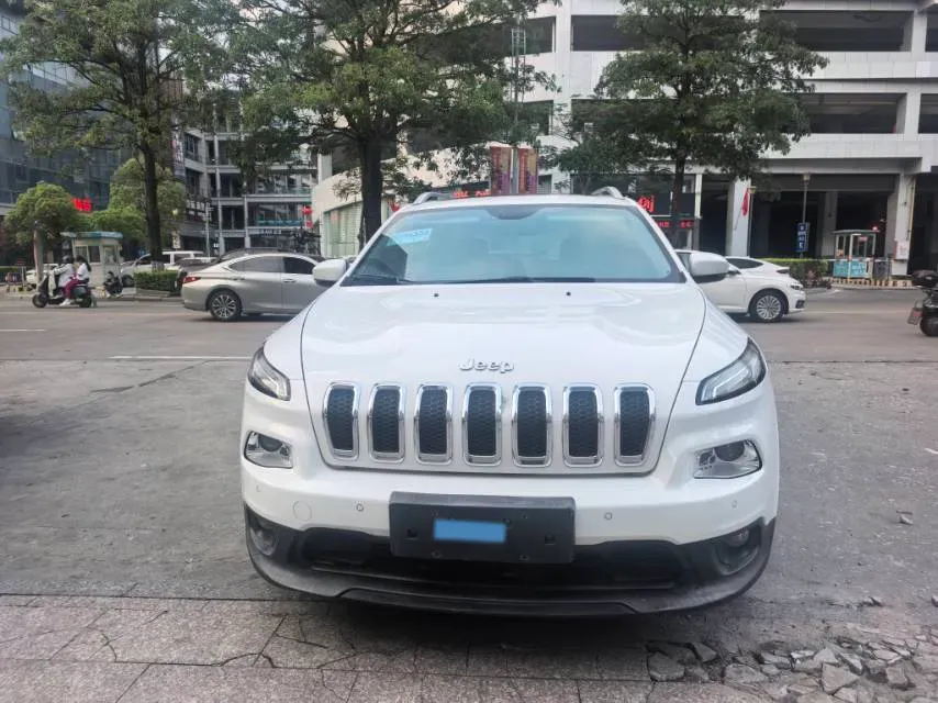 2016 Jeep Cherokee 2.4L 175HP L4 9AT,autocango,china used car exporter,china ev exporter,chinese used car exporter,chinese used ev exporter