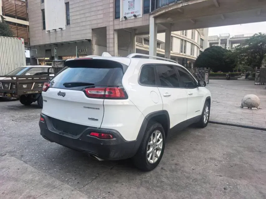 2016 Jeep Cherokee 2.4L 175HP L4 9AT,autocango,china used car exporter,china ev exporter,chinese used car exporter,chinese used ev exporter