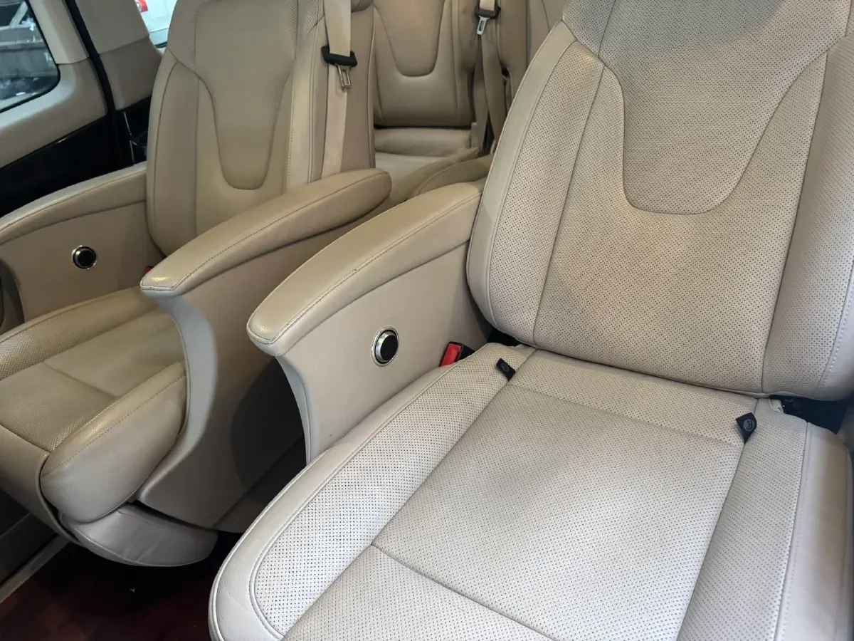 2018 Mercedes-Benz V Class 2.0T 211HP L4 7AT,autocango,china used car exporter,china ev exporter,chinese used car exporter,chinese used ev exporter