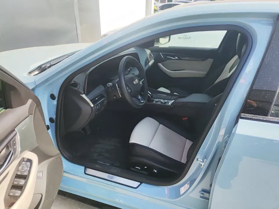 2025 Cadillac CT5 2.0T 237HP L4 10AT,autocango,china used car exporter,china ev exporter,chinese used car exporter,chinese used ev exporter