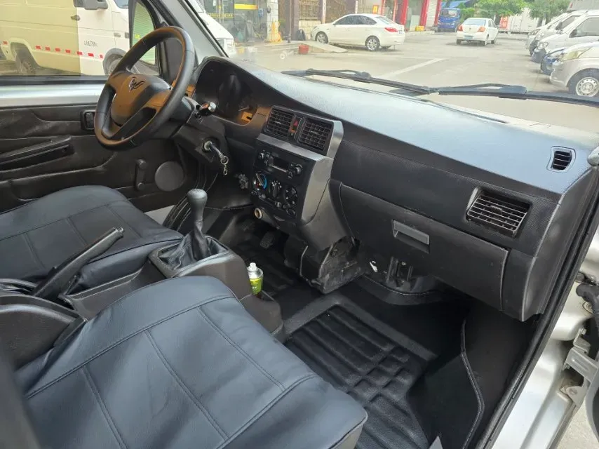 2015 WuLing RongGuang V 1.5L 112HP L4 5MT,autocango,china used car exporter,china ev exporter,chinese used car exporter,chinese used ev exporter