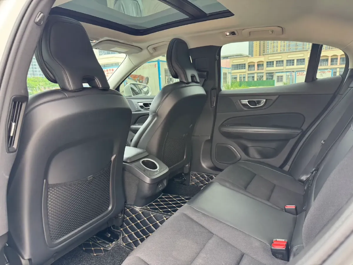 2021 Volvo S60 2.0T 163HP L4 8AT,autocango,china used car exporter,china ev exporter,chinese used car exporter,chinese used ev exporter