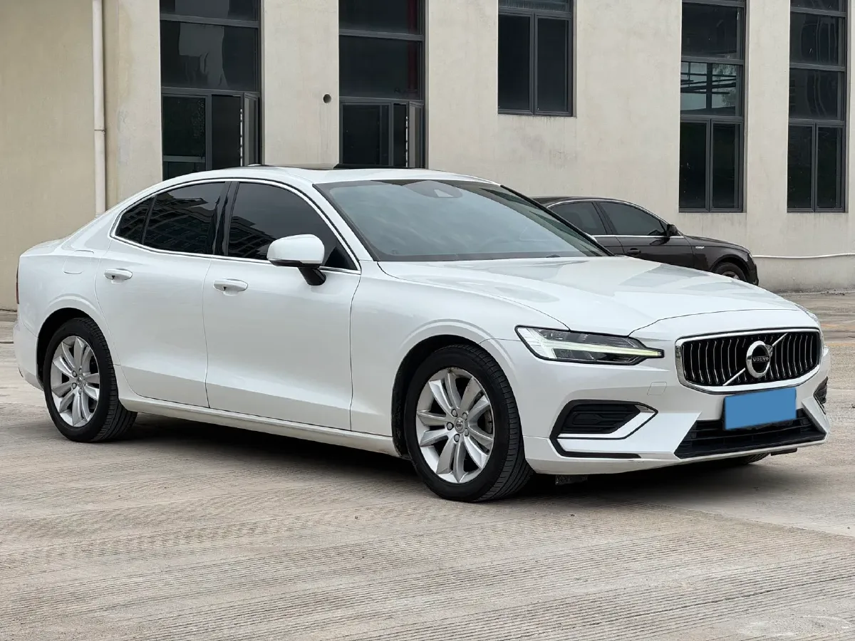 2021 Volvo S60 2.0T 163HP L4 8AT,autocango,china used car exporter,china ev exporter,chinese used car exporter,chinese used ev exporter