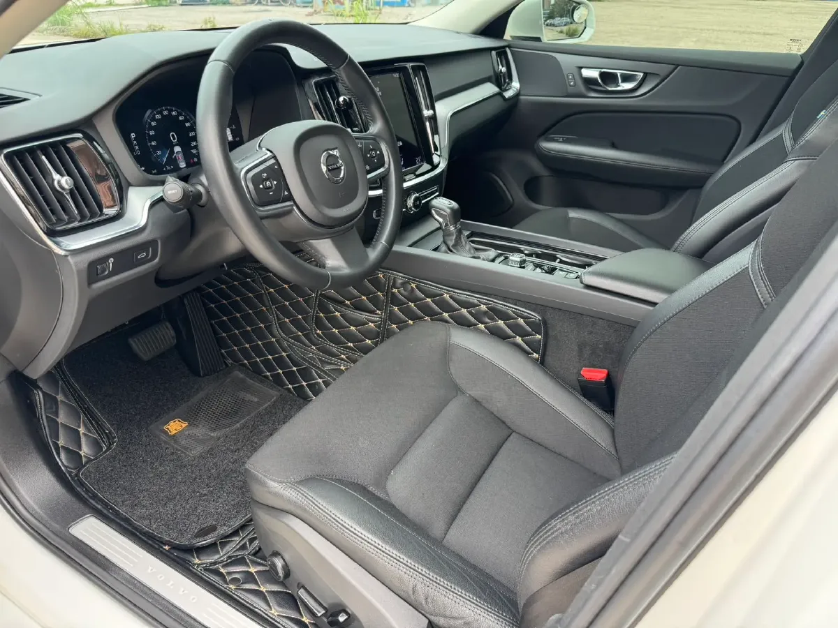 2021 Volvo S60 2.0T 163HP L4 8AT,autocango,china used car exporter,china ev exporter,chinese used car exporter,chinese used ev exporter