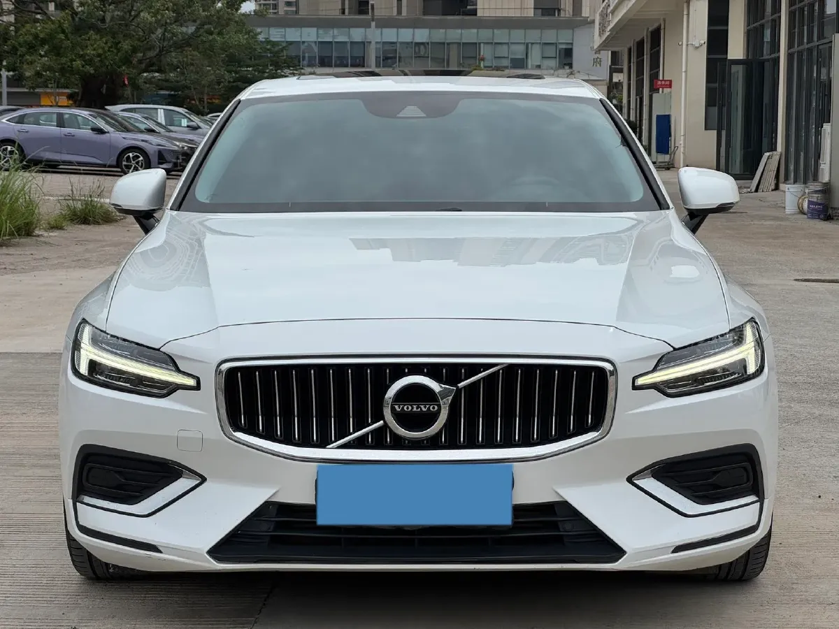 2021 Volvo S60 2.0T 163HP L4 8AT,autocango,china used car exporter,china ev exporter,chinese used car exporter,chinese used ev exporter