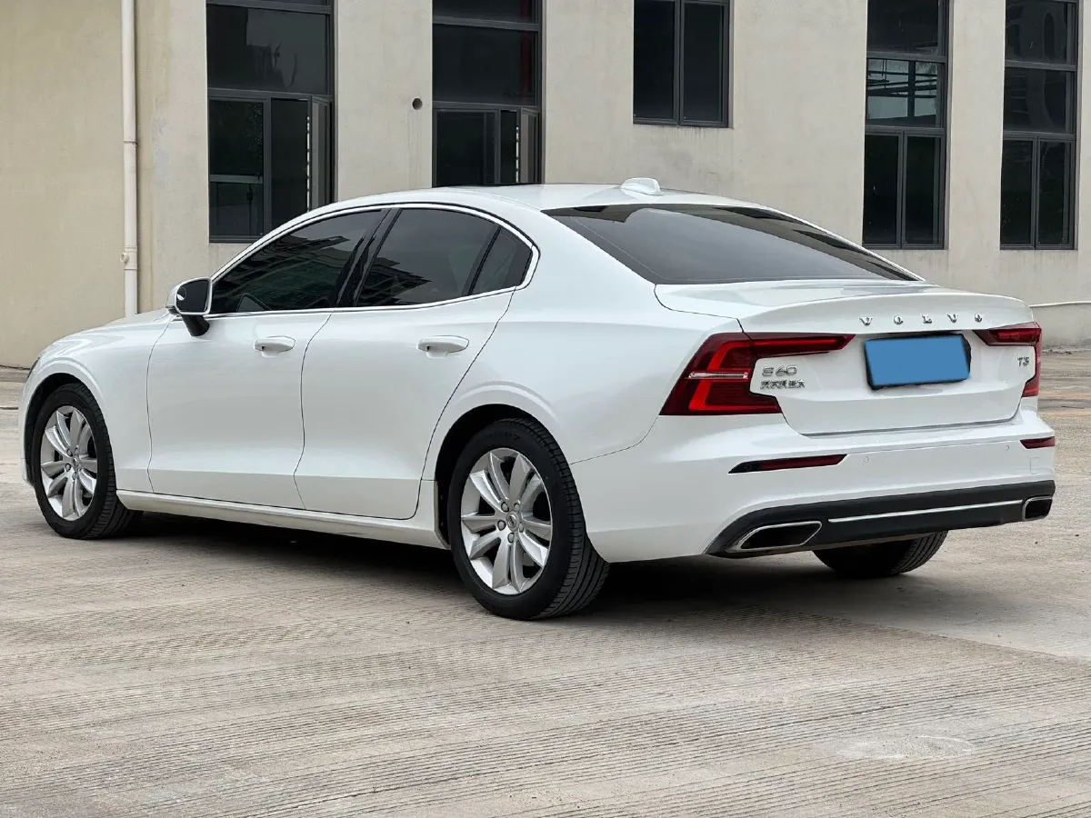 2021 Volvo S60 2.0T 163HP L4 8AT,autocango,china used car exporter,china ev exporter,chinese used car exporter,chinese used ev exporter