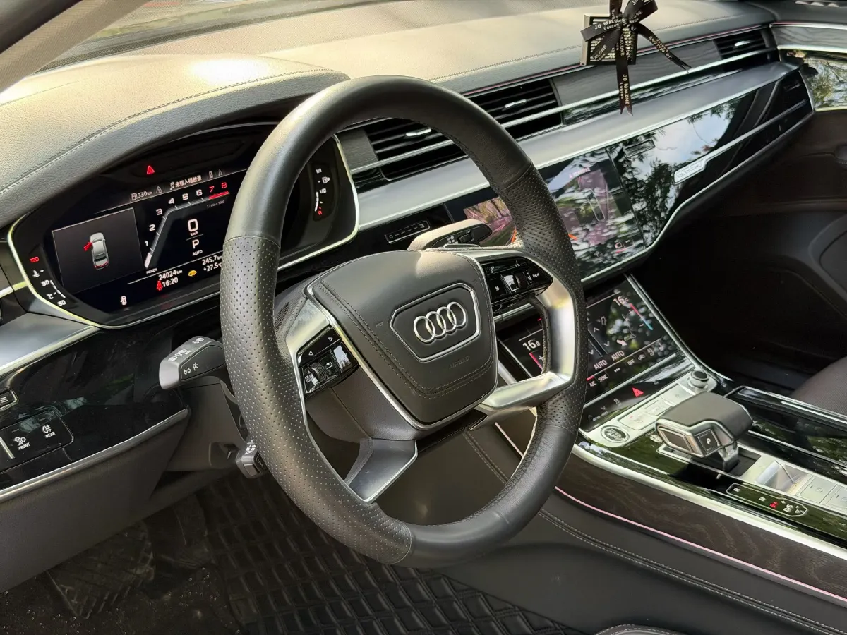 2024 Audi A8 3.0T 286HP V6 8AT,autocango,china used car exporter,china ev exporter,chinese used car exporter,chinese used ev exporter