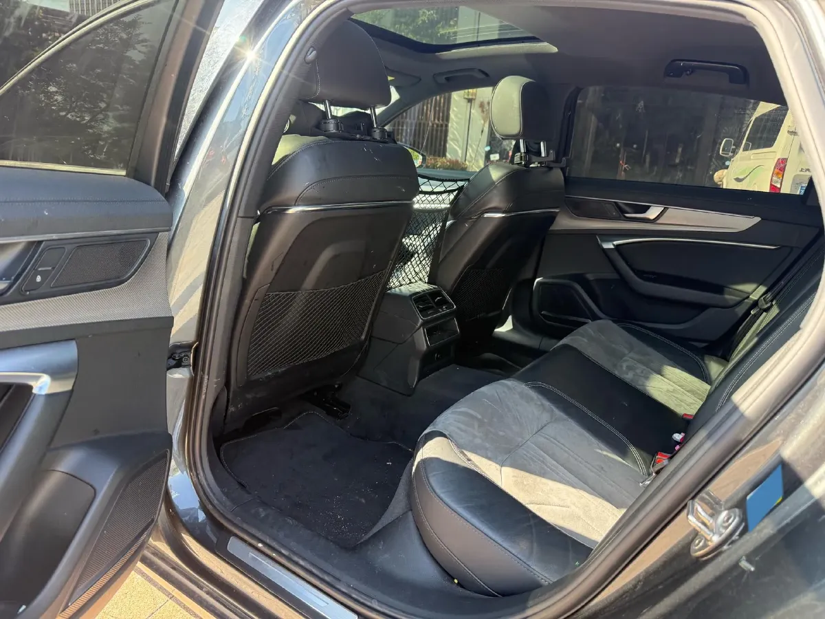 2021 Audi A6L 2.0T 190HP L4 7DCT,autocango,china used car exporter,china ev exporter,chinese used car exporter,chinese used ev exporter