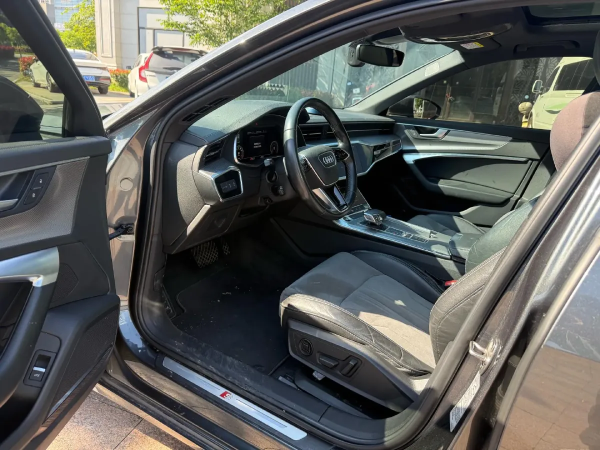 2021 Audi A6L 2.0T 190HP L4 7DCT,autocango,china used car exporter,china ev exporter,chinese used car exporter,chinese used ev exporter