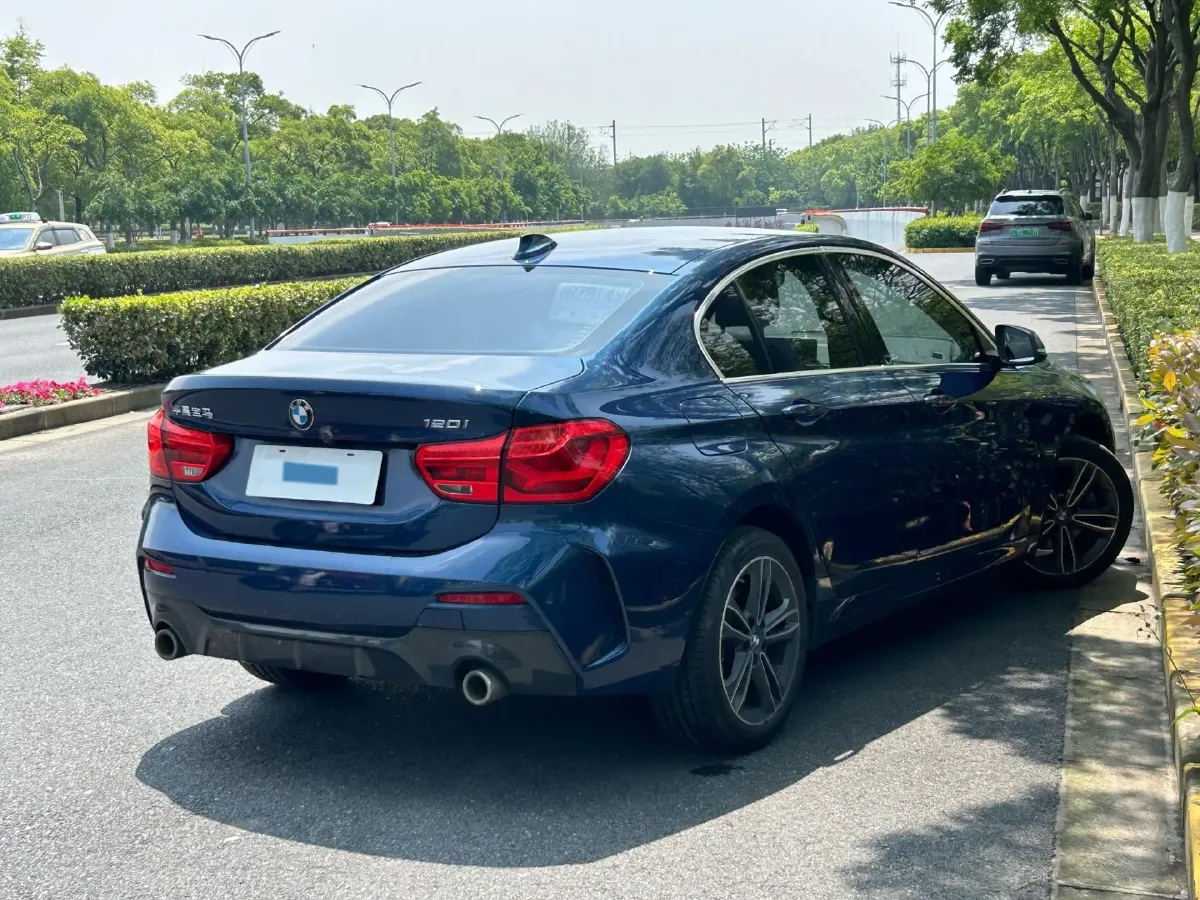 2021 BMW 1 Series 1.5T 140HP L3 7DCT,autocango,china used car exporter,china ev exporter,chinese used car exporter,chinese used ev exporter