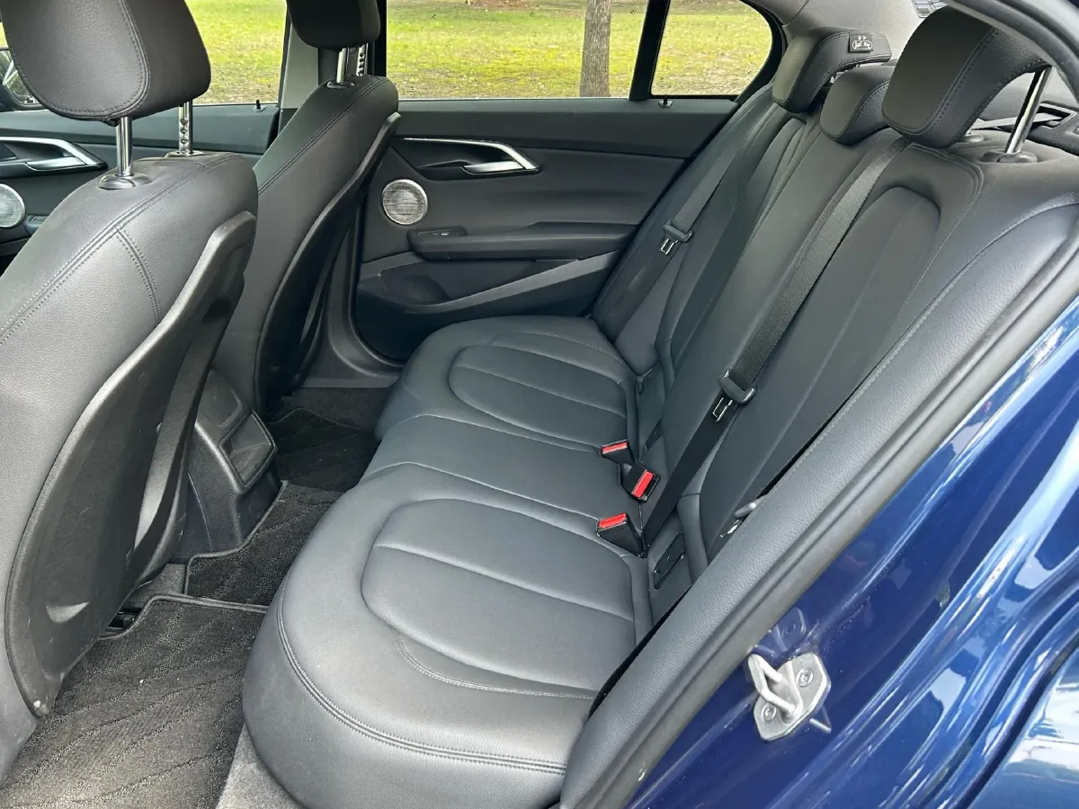 2021 BMW 1 Series 1.5T 140HP L3 7DCT,autocango,china used car exporter,china ev exporter,chinese used car exporter,chinese used ev exporter