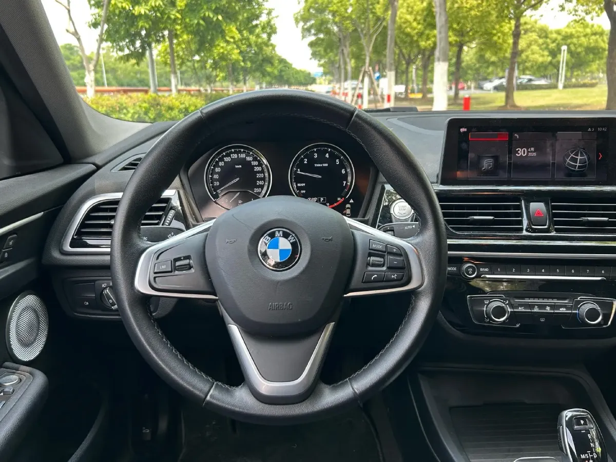 2021 BMW 1 Series 1.5T 140HP L3 7DCT,autocango,china used car exporter,china ev exporter,chinese used car exporter,chinese used ev exporter
