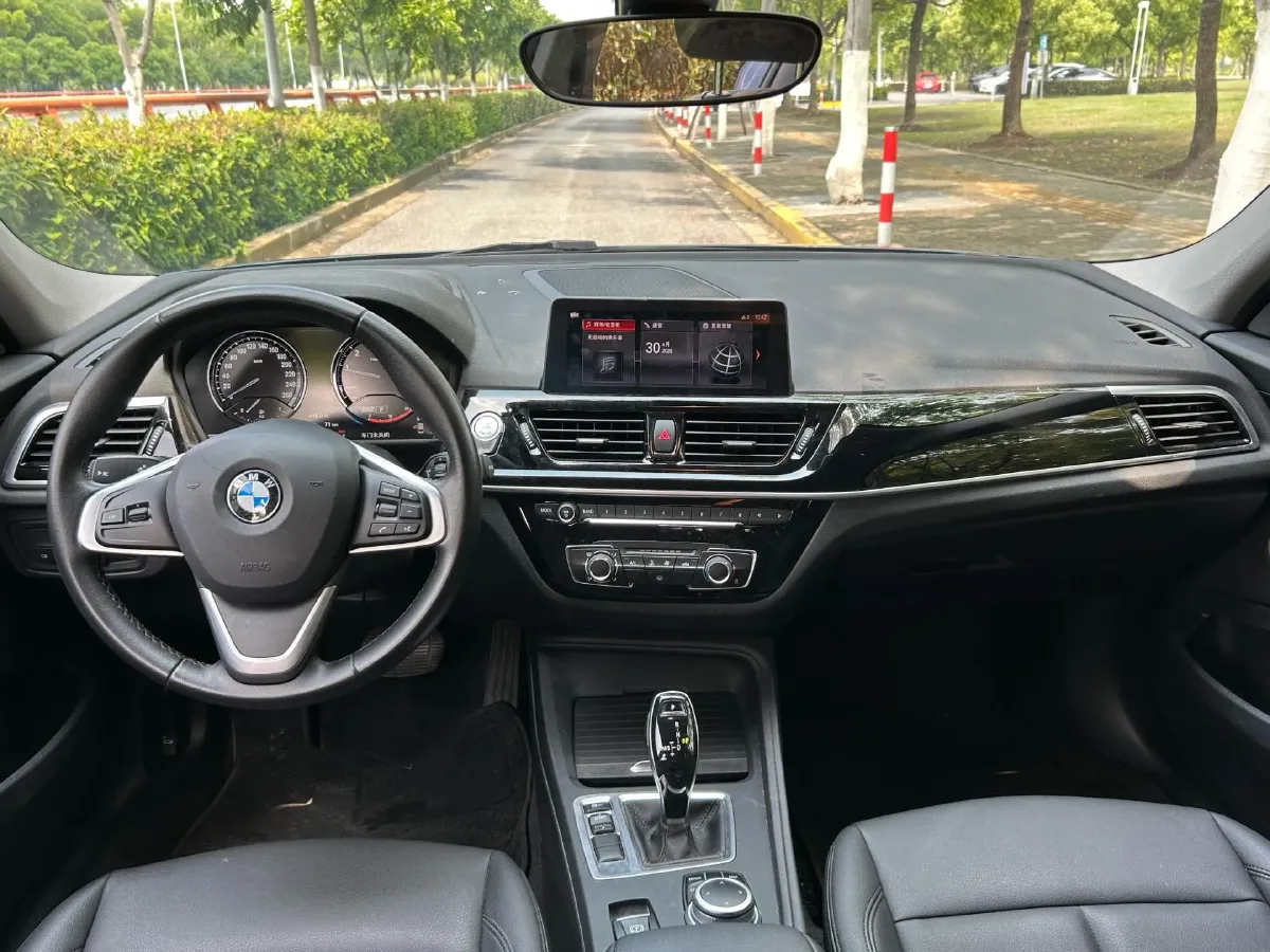 2021 BMW 1 Series 1.5T 140HP L3 7DCT,autocango,china used car exporter,china ev exporter,chinese used car exporter,chinese used ev exporter