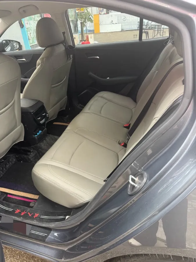 2023 Roewe i5 1.5L 129HP L4 5MT,autocango,china used car exporter,china ev exporter,chinese used car exporter,chinese used ev exporter
