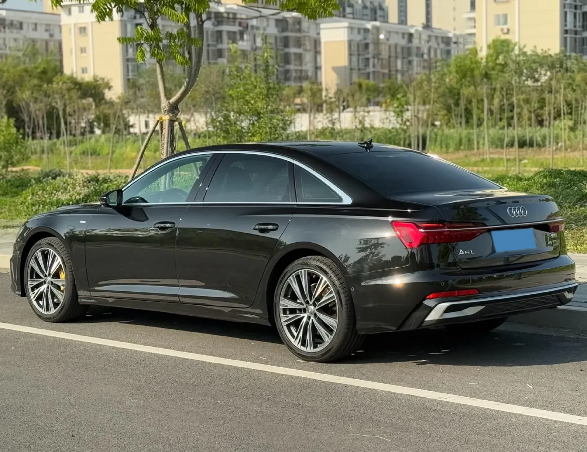 2021 Audi A6L 2.0T 224HP L4 7DCT,autocango,china used car exporter,china ev exporter,chinese used car exporter,chinese used ev exporter