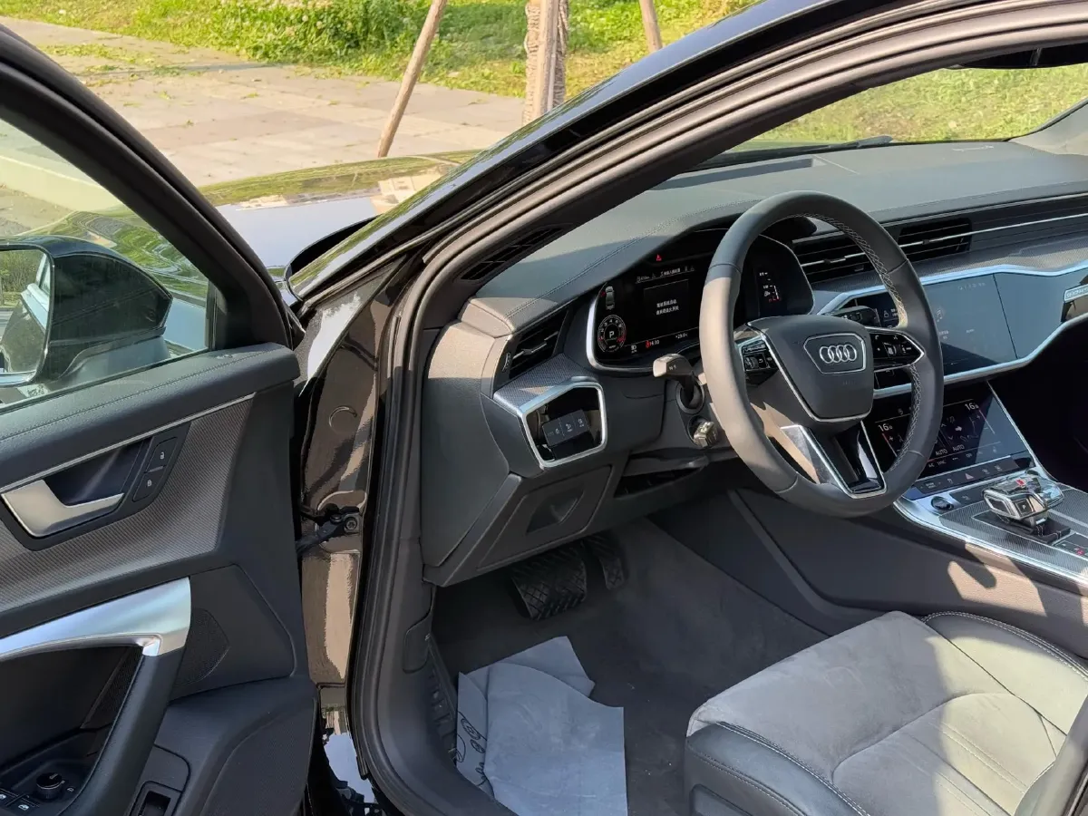 2021 Audi A6L 2.0T 224HP L4 7DCT,autocango,china used car exporter,china ev exporter,chinese used car exporter,chinese used ev exporter