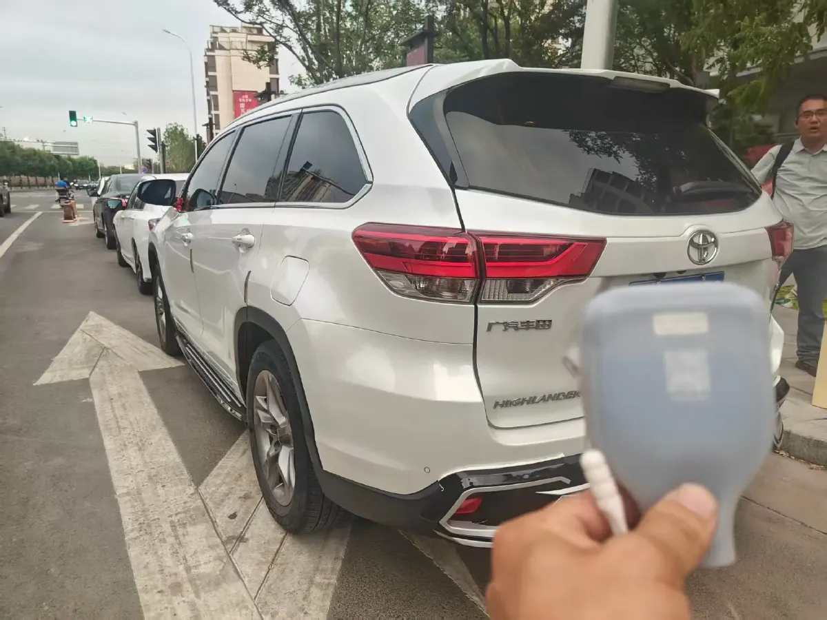 2021 Toyota Highlander 2.0T 220HP L4 6AT,autocango,china used car exporter,china ev exporter,chinese used car exporter,chinese used ev exporter