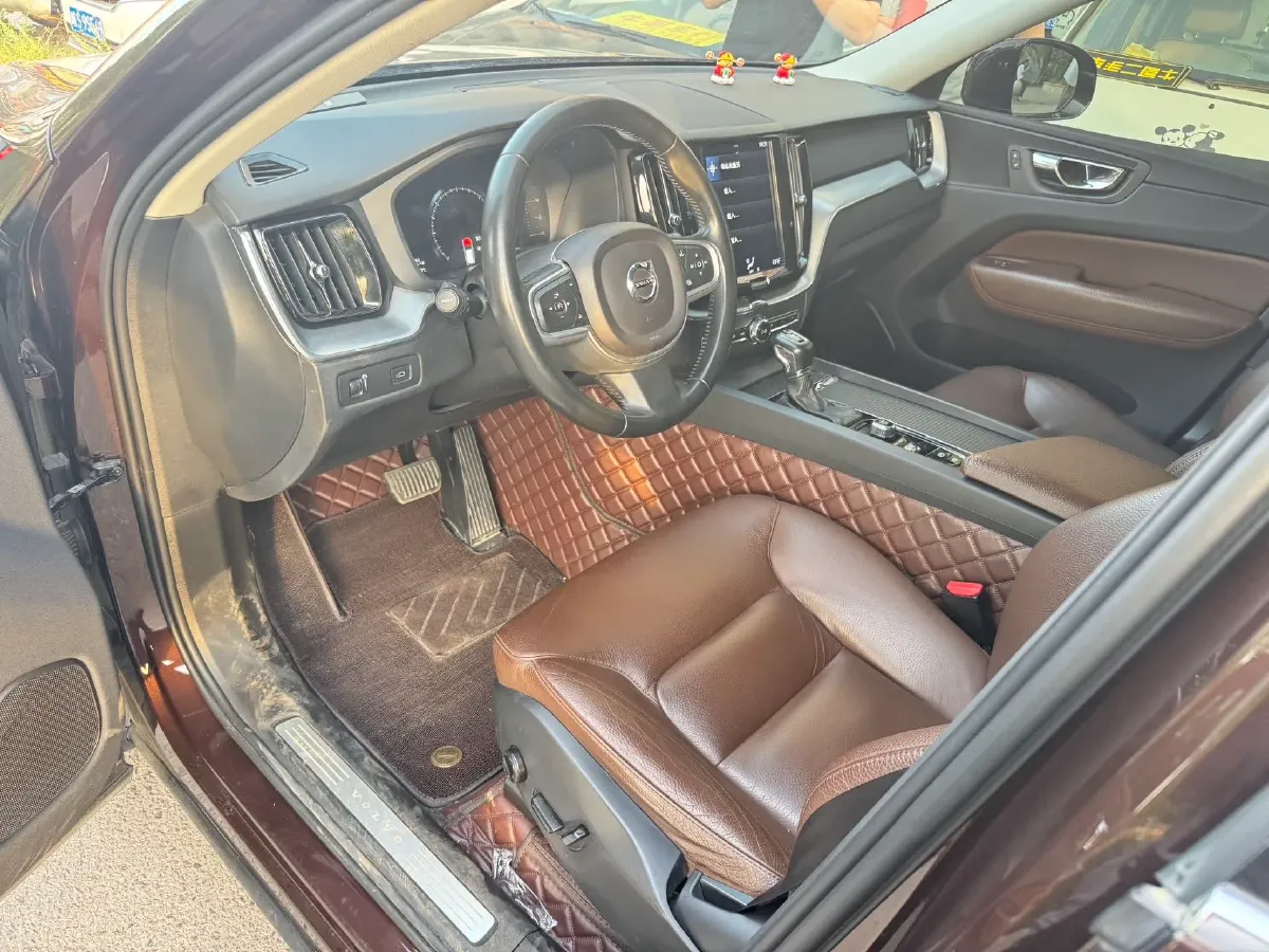 2018 Volvo XC60 2.0T 254HP L4 8AT,autocango,china used car exporter,china ev exporter,chinese used car exporter,chinese used ev exporter
