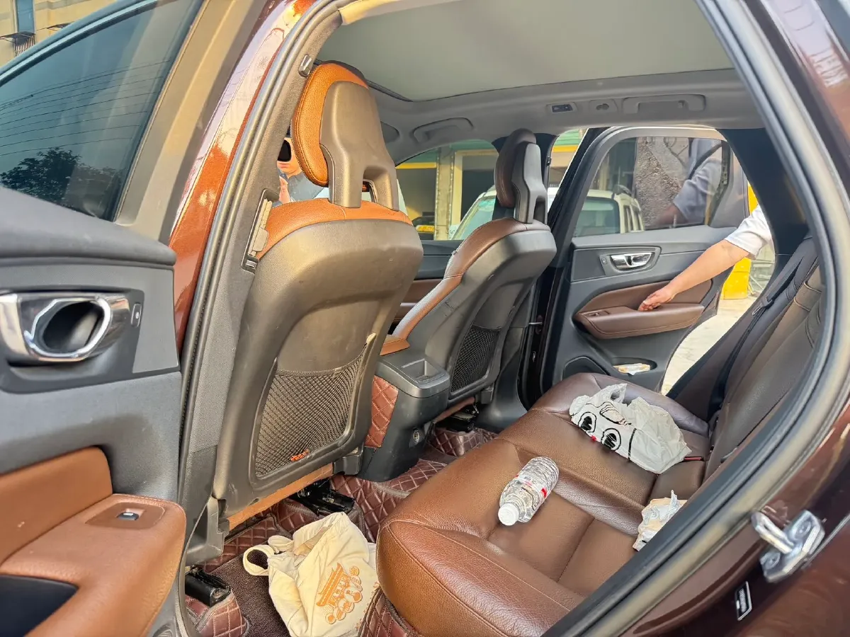 2018 Volvo XC60 2.0T 254HP L4 8AT,autocango,china used car exporter,china ev exporter,chinese used car exporter,chinese used ev exporter