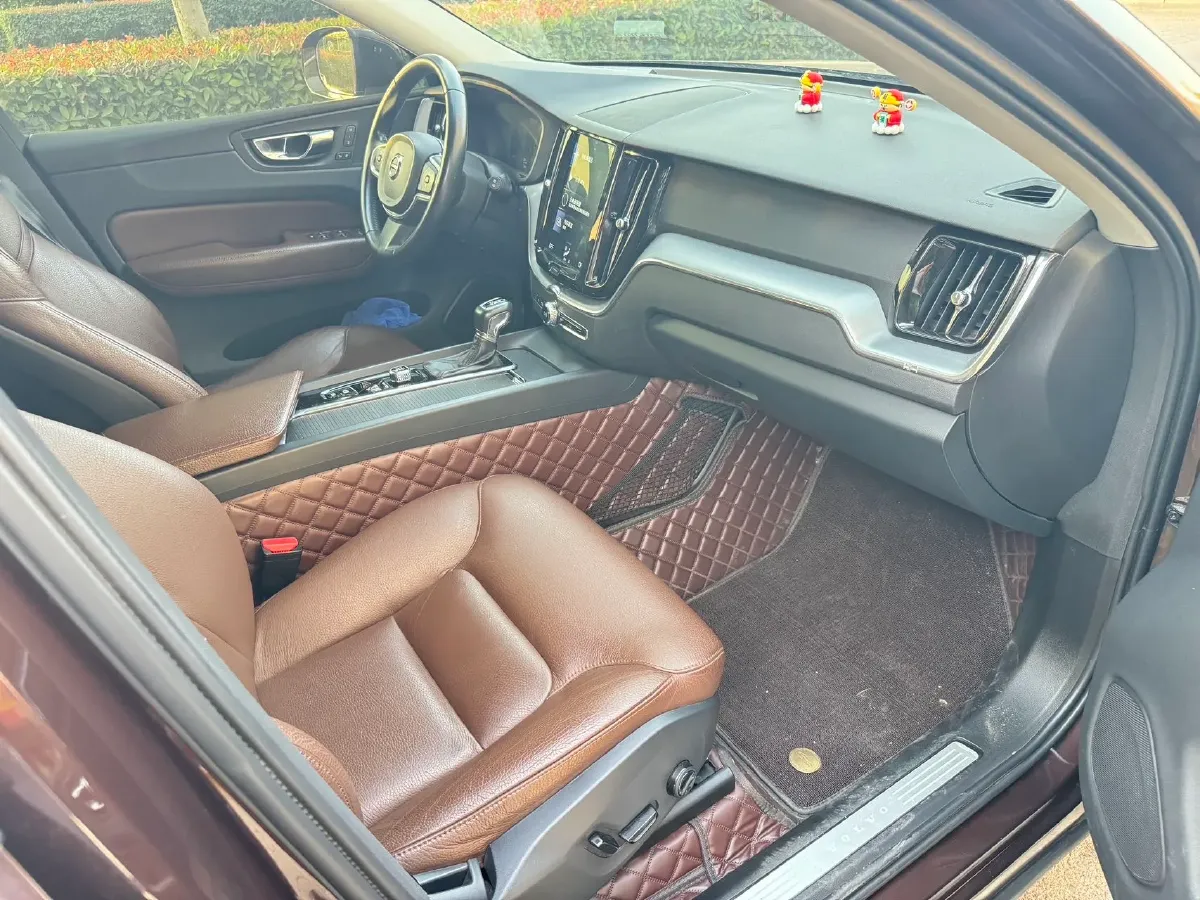 2018 Volvo XC60 2.0T 254HP L4 8AT,autocango,china used car exporter,china ev exporter,chinese used car exporter,chinese used ev exporter