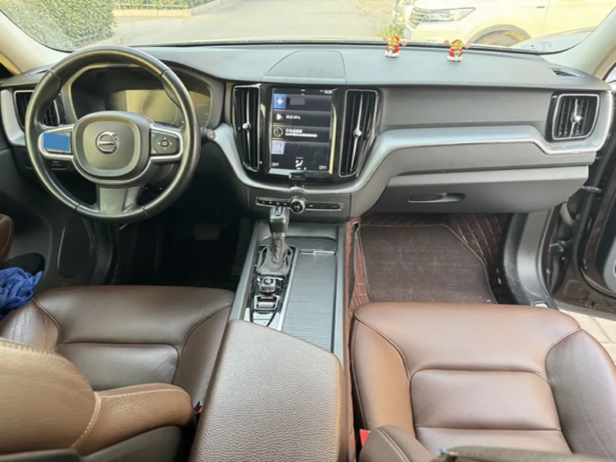 2018 Volvo XC60 2.0T 254HP L4 8AT,autocango,china used car exporter,china ev exporter,chinese used car exporter,chinese used ev exporter