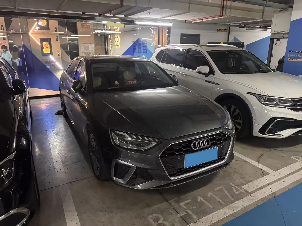 2022 Audi A4L 2.0T 190HP L4 7DCT,autocango,china used car exporter,china ev exporter,chinese used car exporter,chinese used ev exporter