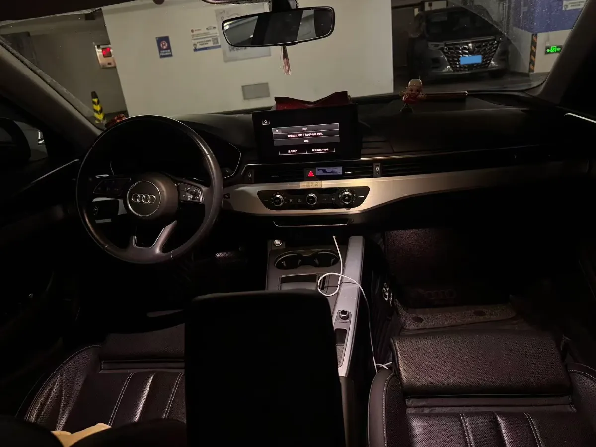 2022 Audi A4L 2.0T 190HP L4 7DCT,autocango,china used car exporter,china ev exporter,chinese used car exporter,chinese used ev exporter