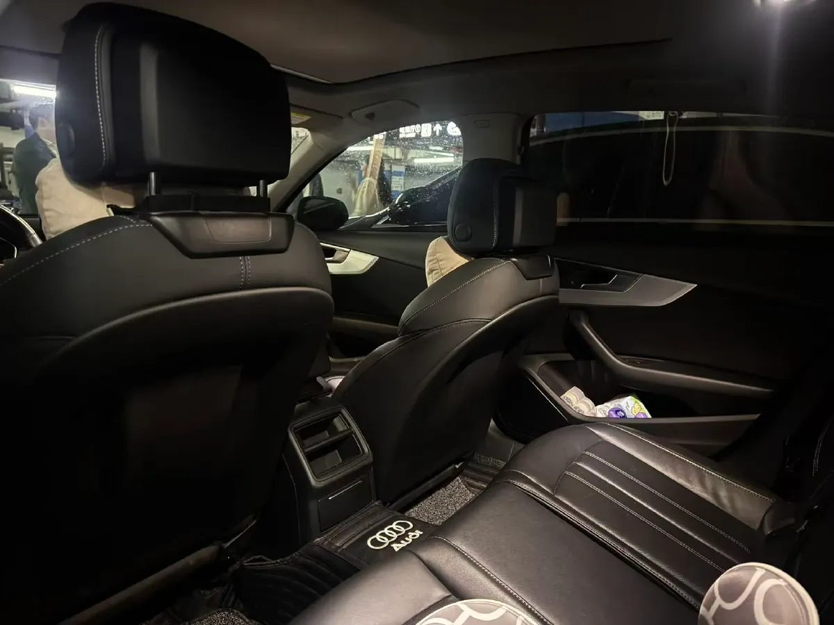 2022 Audi A4L 2.0T 190HP L4 7DCT,autocango,china used car exporter,china ev exporter,chinese used car exporter,chinese used ev exporter