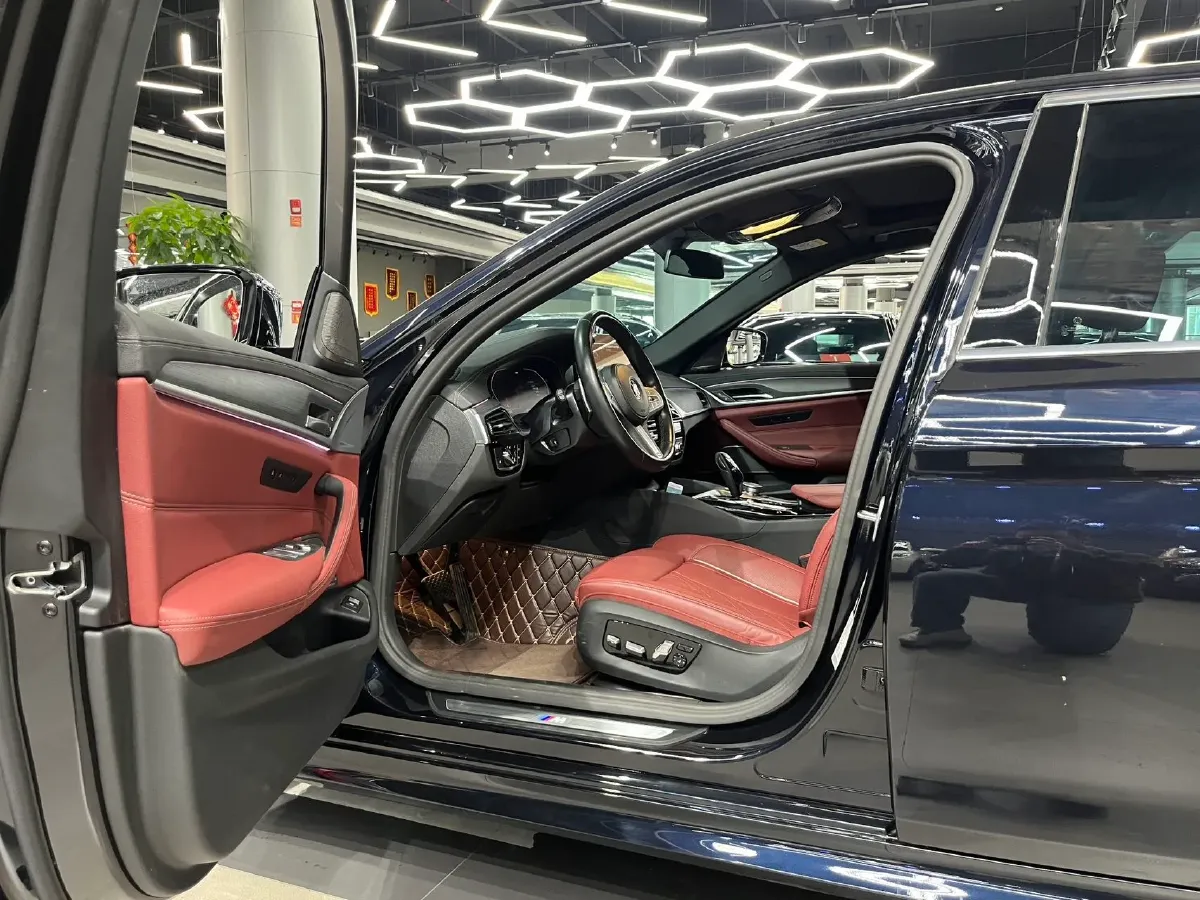 2021 BMW 5 Series 2.0T 252HP L4 8AT,autocango,china used car exporter,china ev exporter,chinese used car exporter,chinese used ev exporter