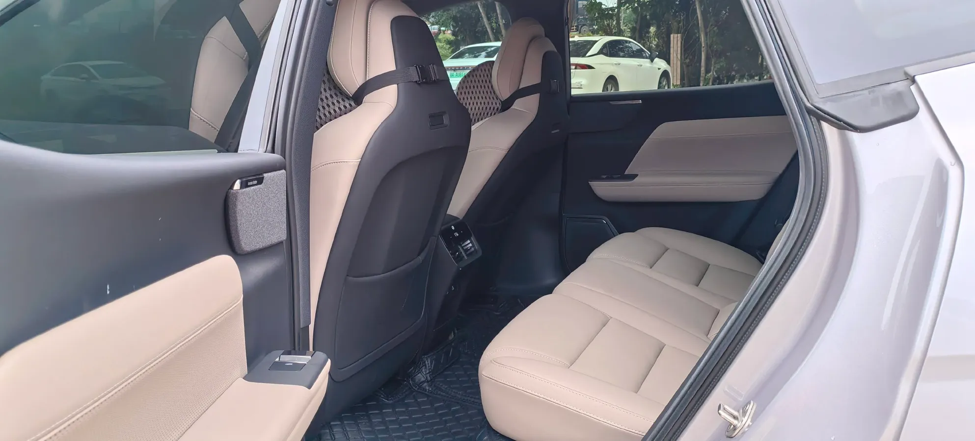2026 Volvo XC70 PHEV 1.5T 156HP L4 3DHT PHEV,autocango,china used car exporter,china ev exporter,chinese used car exporter,chinese used ev exporter