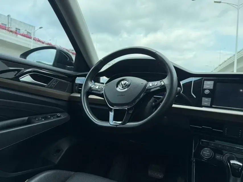 2019 Volvo V40 1.5T 152HP L4 6AT,autocango,china used car exporter,china ev exporter,chinese used car exporter,chinese used ev exporter
