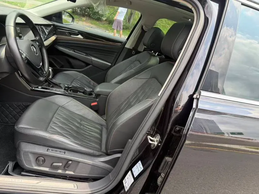 2019 Volvo V40 1.5T 152HP L4 6AT,autocango,china used car exporter,china ev exporter,chinese used car exporter,chinese used ev exporter