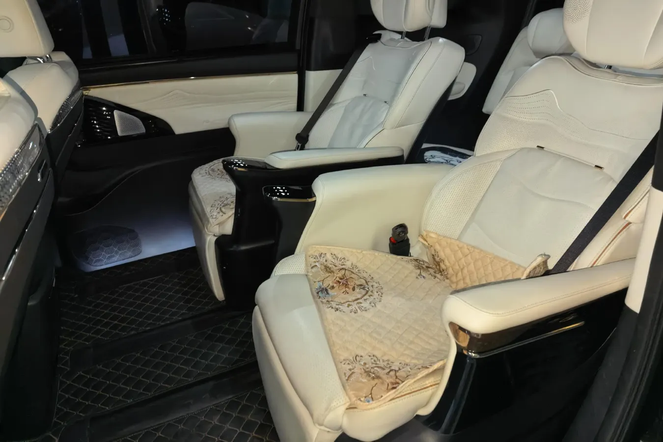 2023 GAC Trumpchi M8 2.0T 252HP L4 8AT,autocango,china used car exporter,china ev exporter,chinese used car exporter,chinese used ev exporter