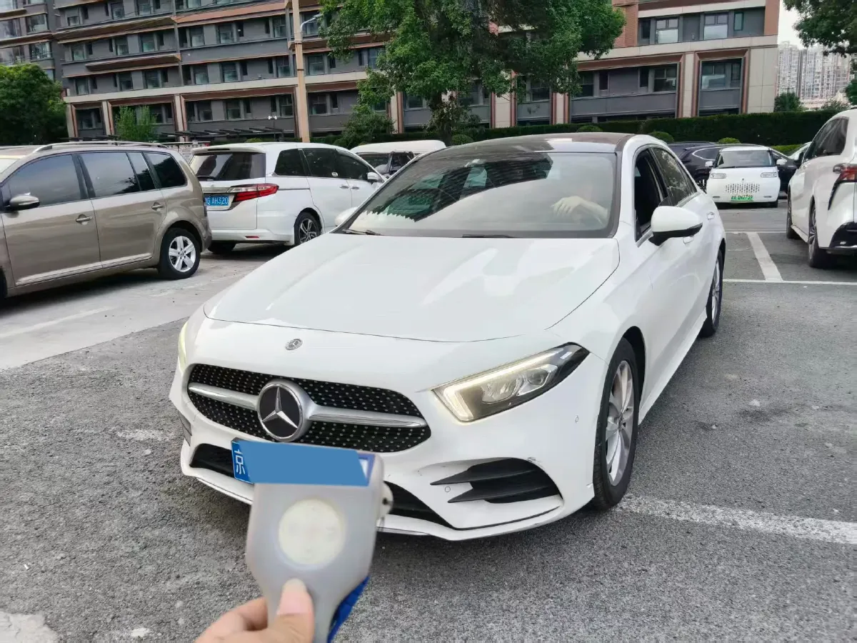 2020 Mercedes-Benz A Class 1.3T 163HP L4 7DCT,autocango,china used car exporter,china ev exporter,chinese used car exporter,chinese used ev exporter