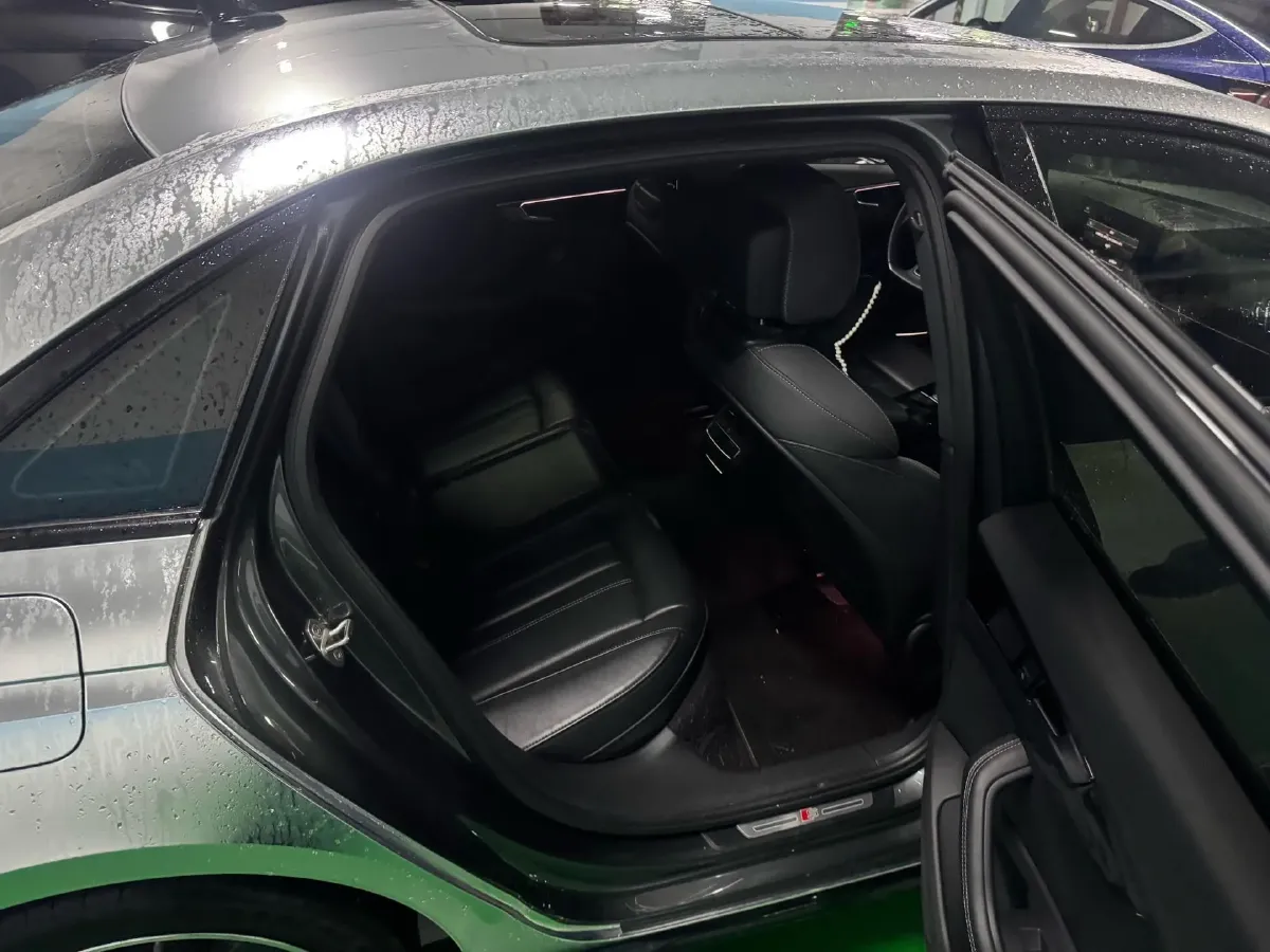 2023 Audi A4L 2.0T 190HP L4 7DCT,autocango,china used car exporter,china ev exporter,chinese used car exporter,chinese used ev exporter