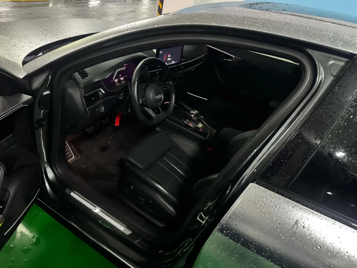 2023 Audi A4L 2.0T 190HP L4 7DCT,autocango,china used car exporter,china ev exporter,chinese used car exporter,chinese used ev exporter