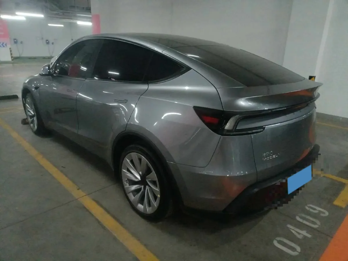 2025 Tesla Model Y BEV 62.5KWH,autocango,china used car exporter,china ev exporter,chinese used car exporter,chinese used ev exporter