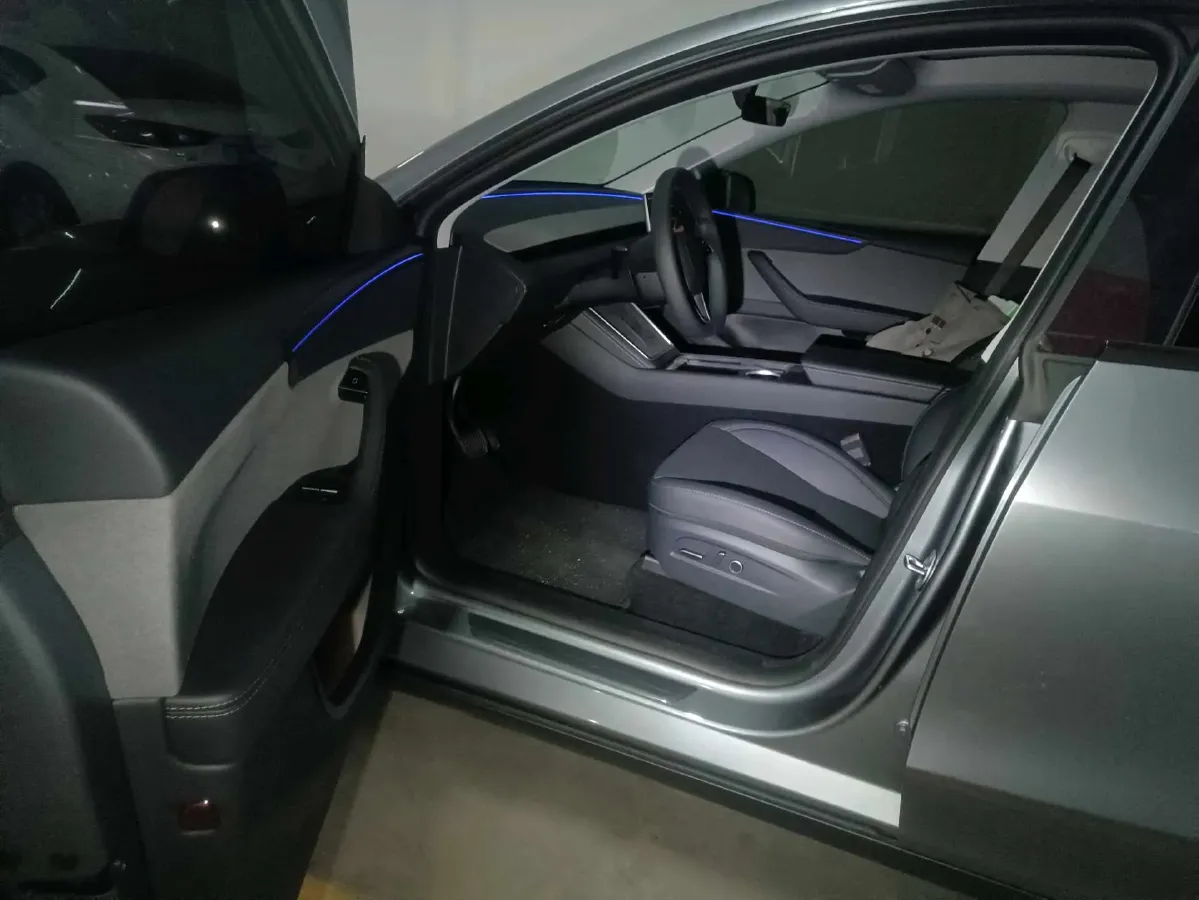 2025 Tesla Model Y BEV 62.5KWH,autocango,china used car exporter,china ev exporter,chinese used car exporter,chinese used ev exporter