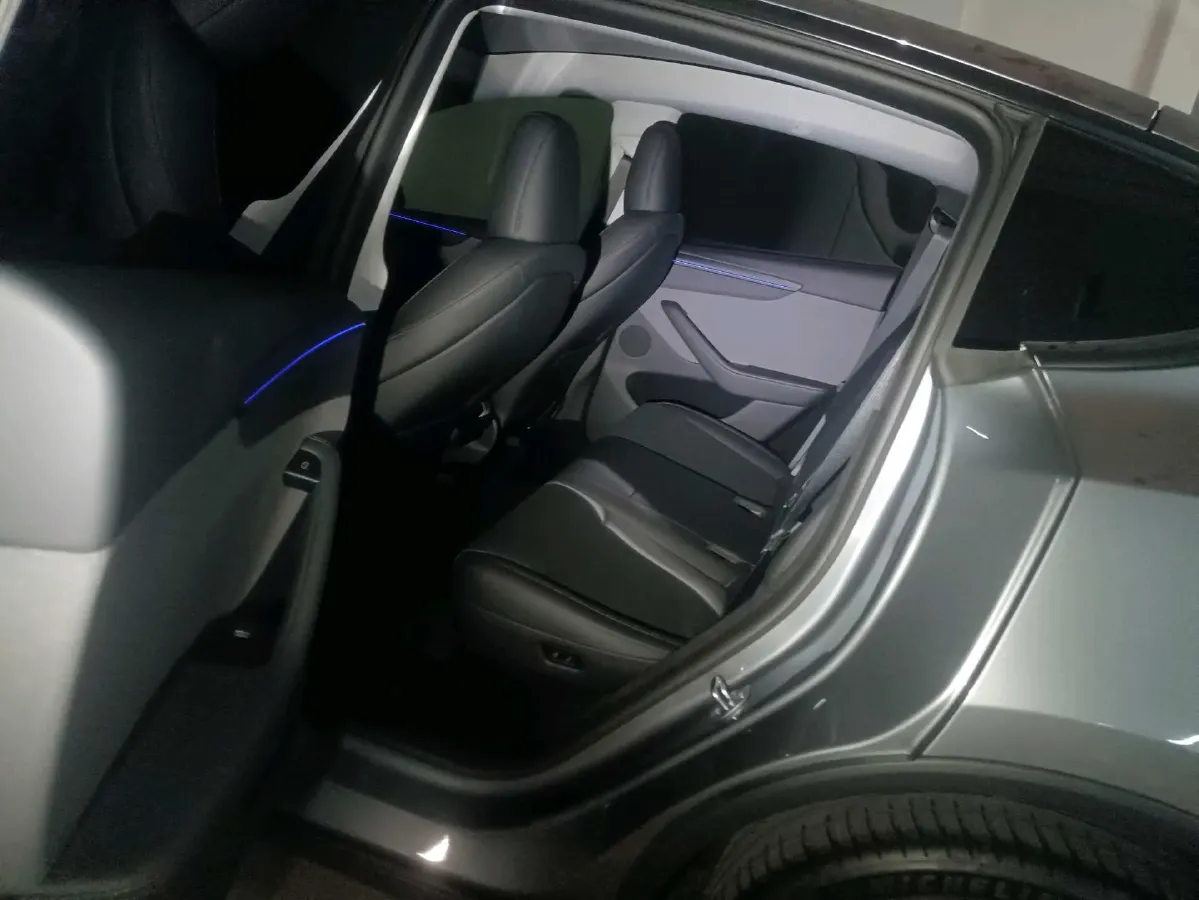 2025 Tesla Model Y BEV 62.5KWH,autocango,china used car exporter,china ev exporter,chinese used car exporter,chinese used ev exporter