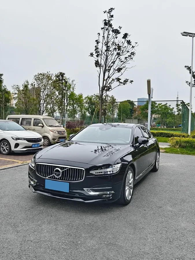 2020 Volvo S90 2.0T 254HP L4 8AT,autocango,china used car exporter,china ev exporter,chinese used car exporter,chinese used ev exporter
