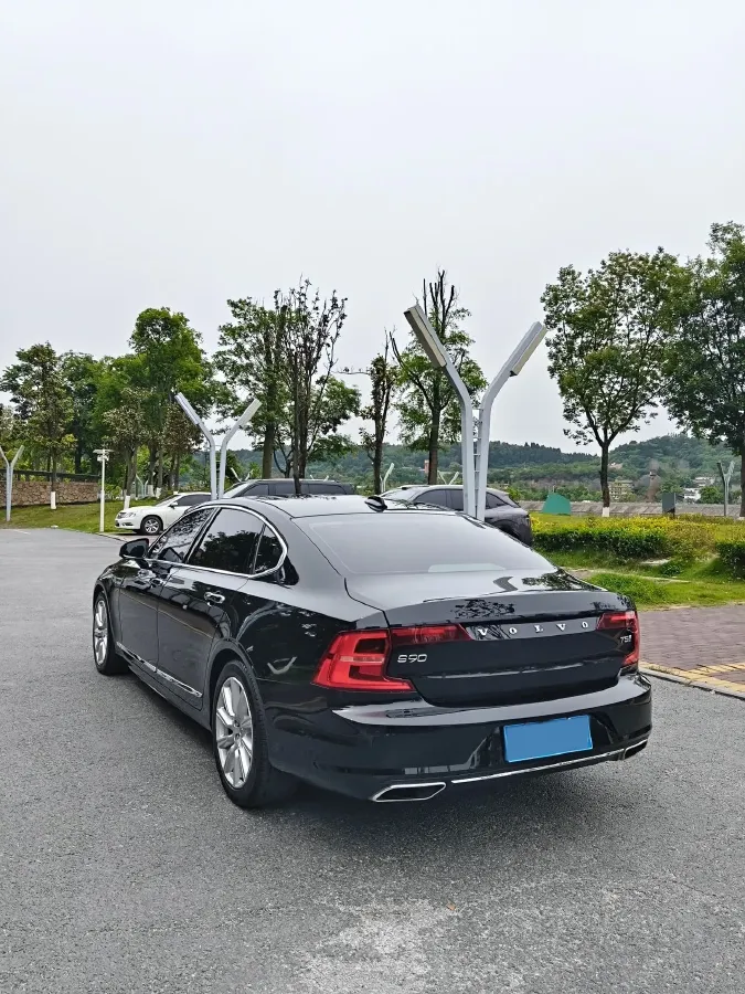 2020 Volvo S90 2.0T 254HP L4 8AT,autocango,china used car exporter,china ev exporter,chinese used car exporter,chinese used ev exporter