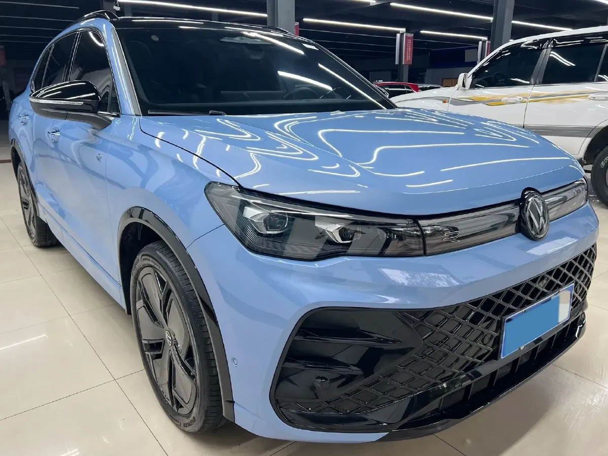 2024 Volkswagen Tiguan L 2.0T 220HP L4 7DCT,autocango,china used car exporter,china ev exporter,chinese used car exporter,chinese used ev exporter