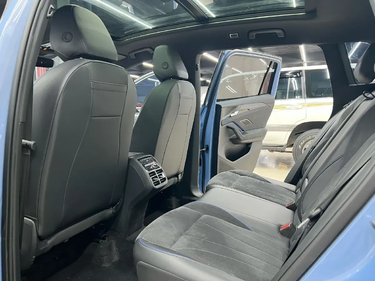 2024 Volkswagen Tiguan L 2.0T 220HP L4 7DCT,autocango,china used car exporter,china ev exporter,chinese used car exporter,chinese used ev exporter