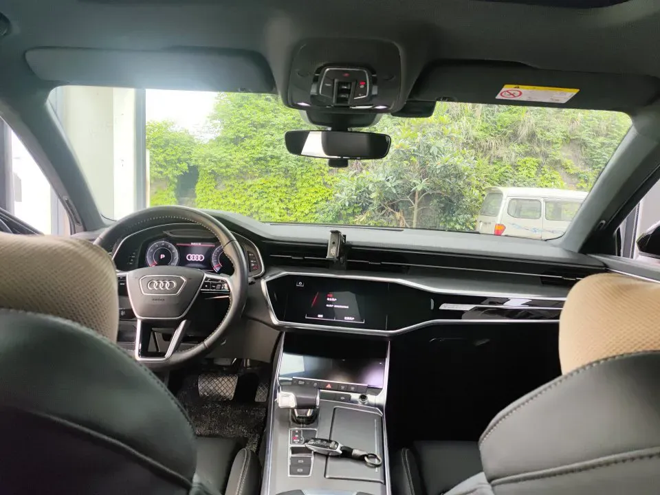 2021 Audi A6L 2.0T 224HP L4 7DCT,autocango,china used car exporter,china ev exporter,chinese used car exporter,chinese used ev exporter