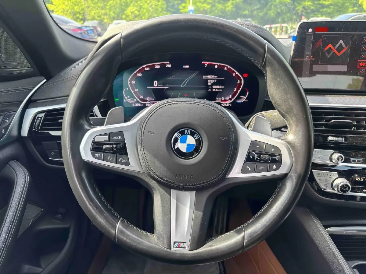 2022 BMW 5 Series 2.0T 252HP L4 8AT,autocango,china used car exporter,china ev exporter,chinese used car exporter,chinese used ev exporter