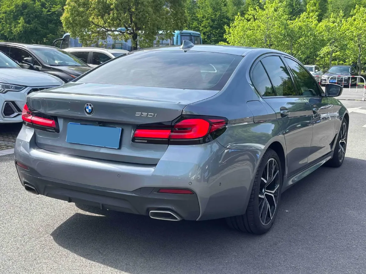 2022 BMW 5 Series 2.0T 252HP L4 8AT,autocango,china used car exporter,china ev exporter,chinese used car exporter,chinese used ev exporter