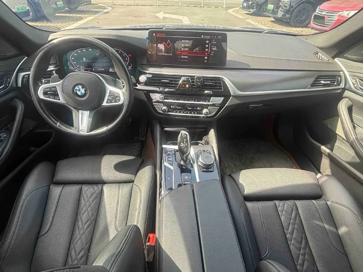 2022 BMW 5 Series 2.0T 252HP L4 8AT,autocango,china used car exporter,china ev exporter,chinese used car exporter,chinese used ev exporter