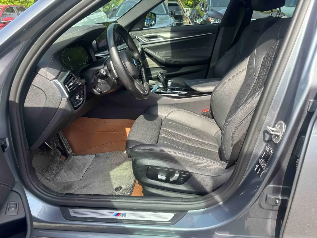 2022 BMW 5 Series 2.0T 252HP L4 8AT,autocango,china used car exporter,china ev exporter,chinese used car exporter,chinese used ev exporter