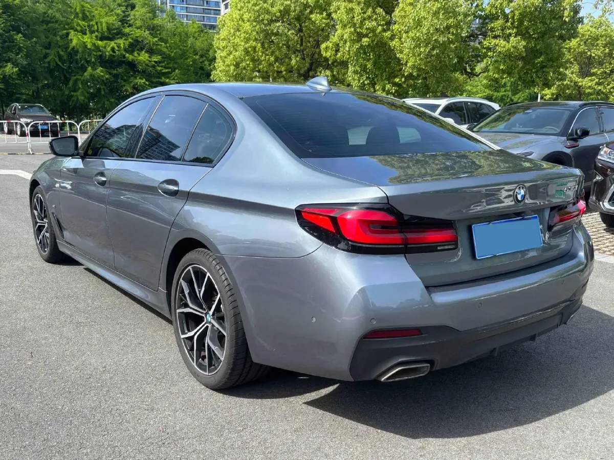 2022 BMW 5 Series 2.0T 252HP L4 8AT,autocango,china used car exporter,china ev exporter,chinese used car exporter,chinese used ev exporter