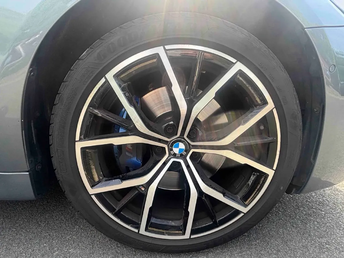 2022 BMW 5 Series 2.0T 252HP L4 8AT,autocango,china used car exporter,china ev exporter,chinese used car exporter,chinese used ev exporter